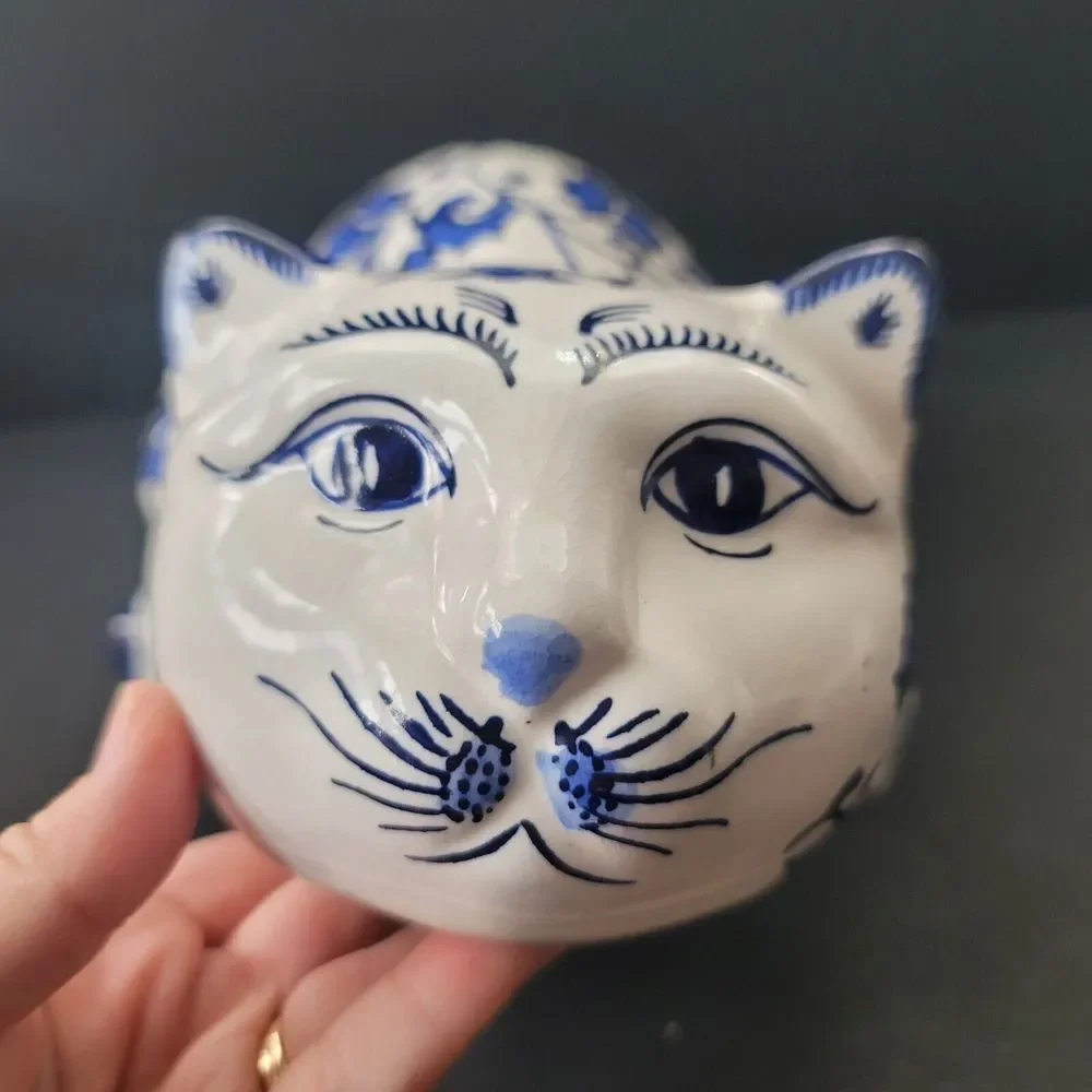 Cobalt Blue & White Chinoiserie Porcelain Cat Floral Chintz Design 10x5x5" Vtg - Picture 7 of 12